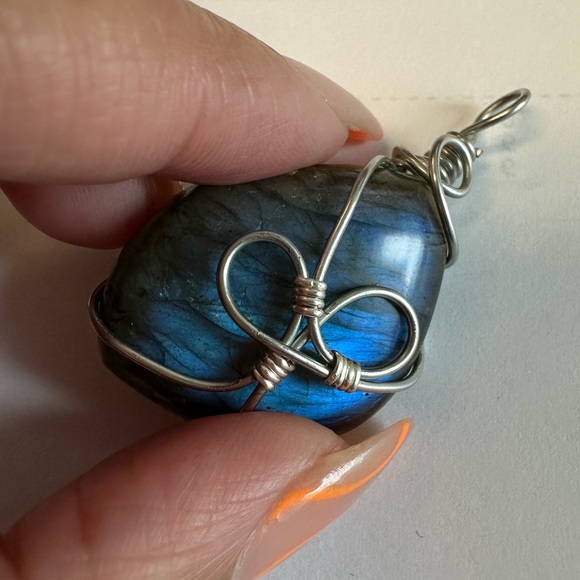 Beautiful LABRADORITE pendant with gorgeous flashing - Picture 8 of 9